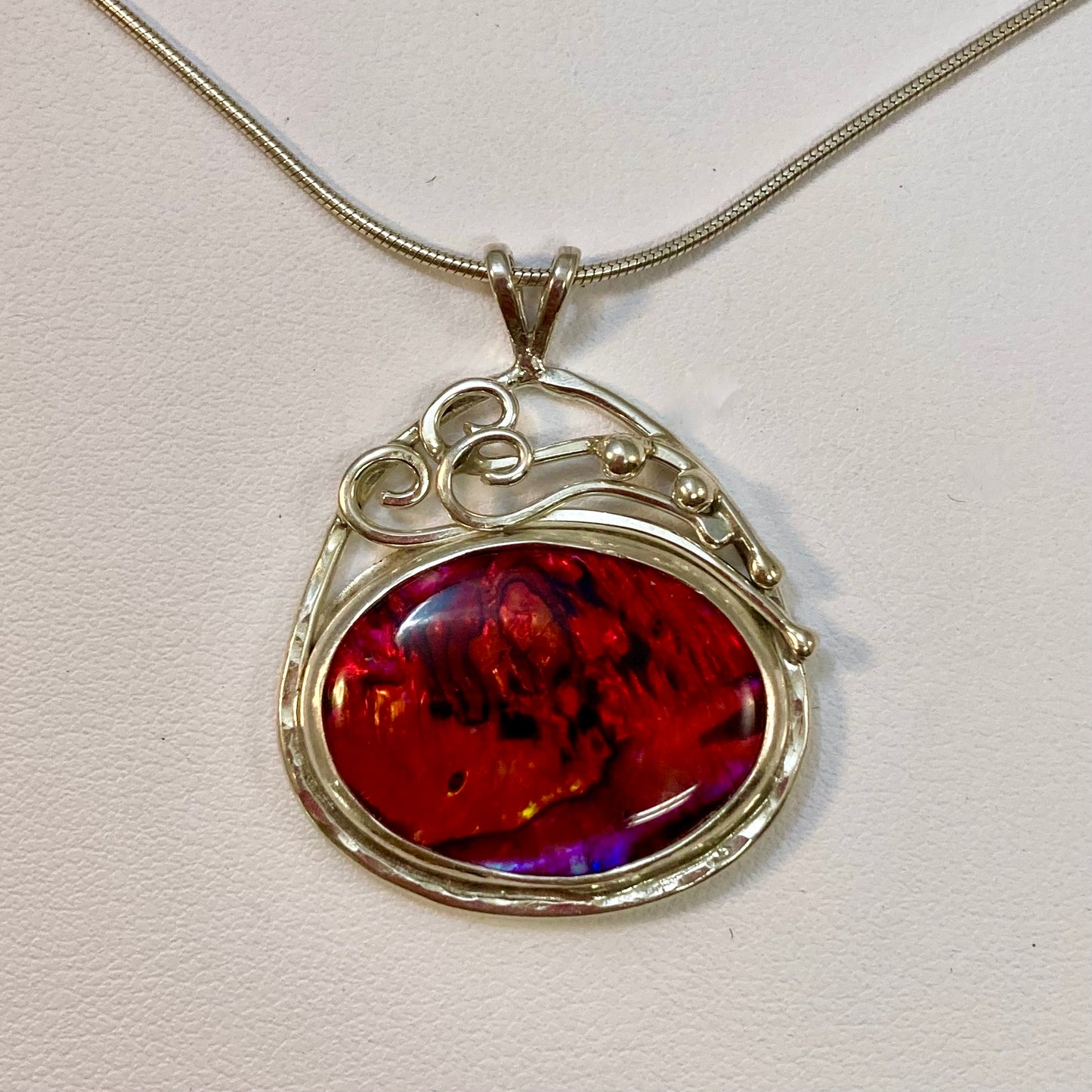 Pe-Red Paua Shell E-W Triple Top Silver