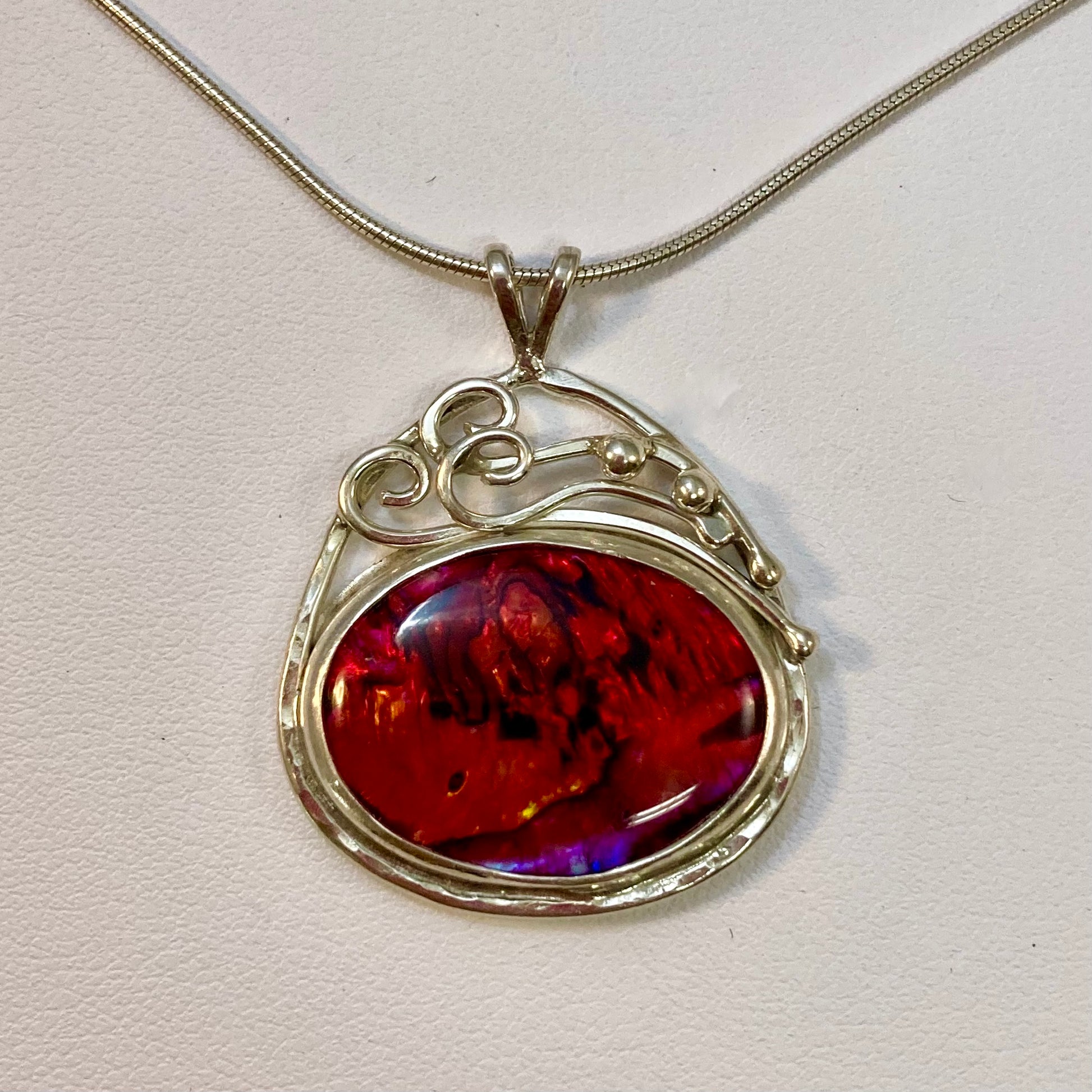 Pe-Red Paua Shell E-W Triple Top Silver