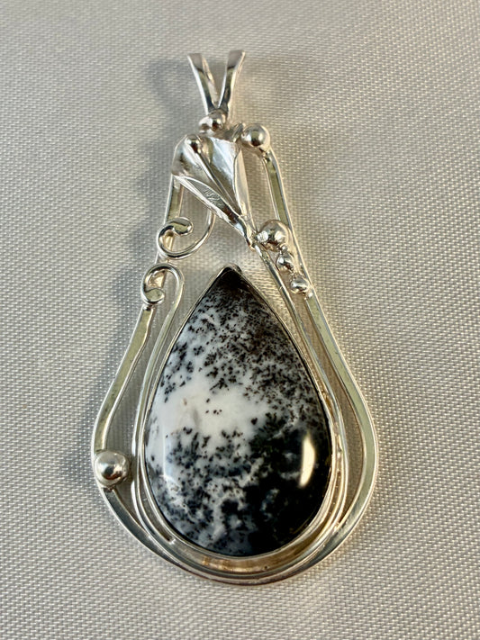 Teardrop Dendritic Opal Lily. Mod. OL