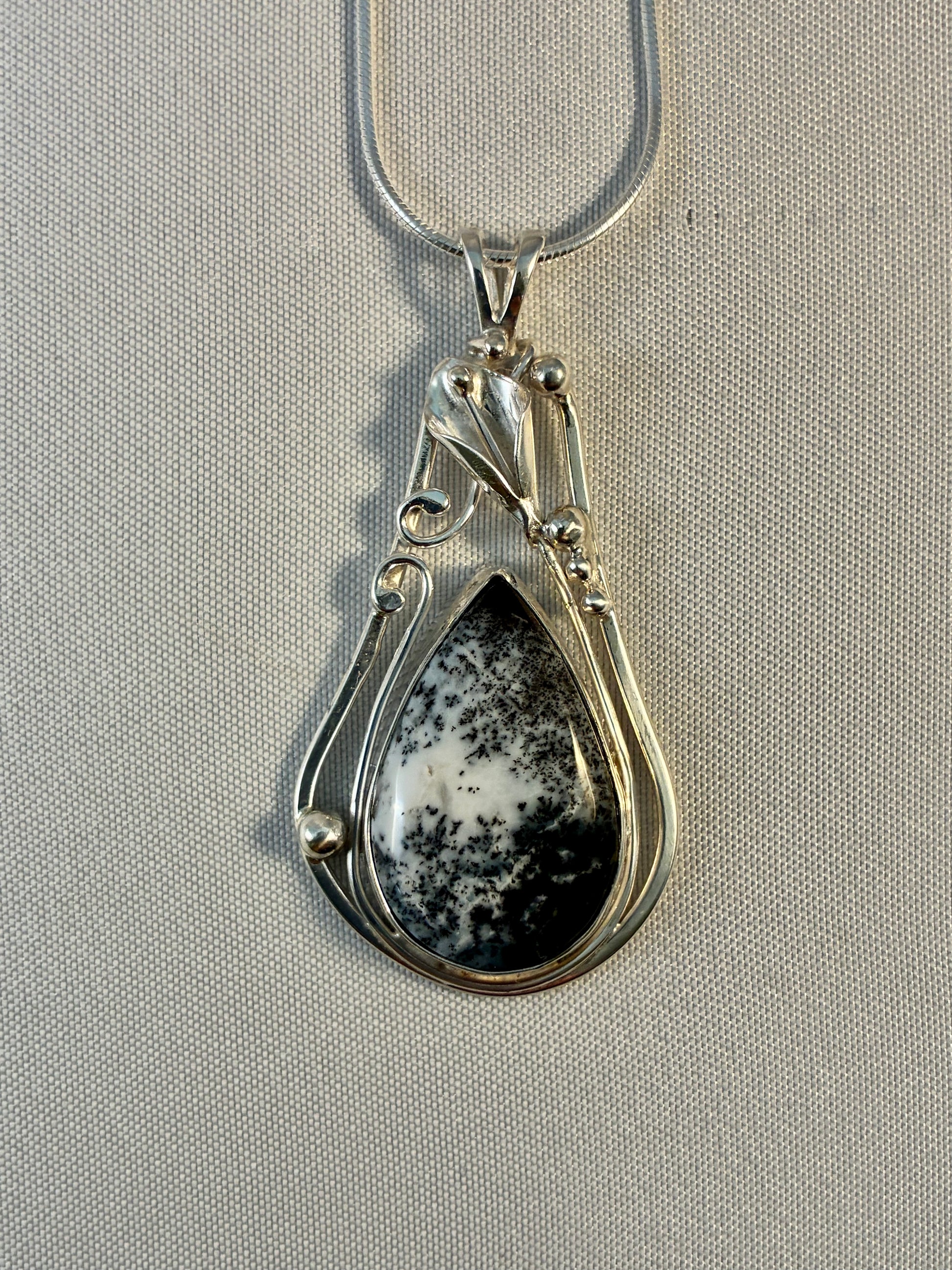 Teardrop Dendritic Opal Lily. Mod. OL